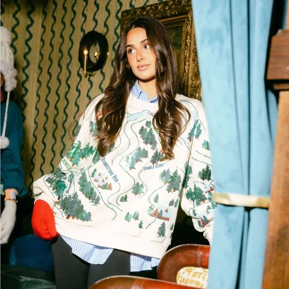 QUEEN OF SPARKLES Beige SPARKLE SLOPE Scenery Sweatshirt NWT L - Picture 2 of 5